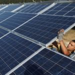 Inversores extranjeros podrían instalar una fábrica de paneles solares en Mendoza